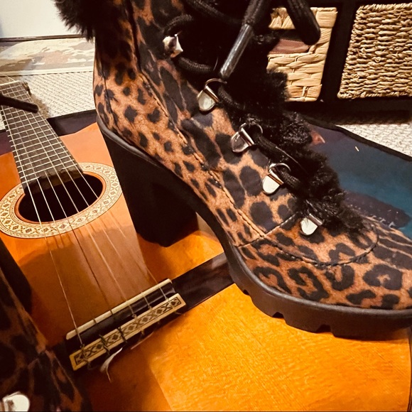 SALE!!! 🐅Fabulous Jessica Simpson Leopard Fur Top Heeled Combat Booties! - Picture 10 of 16